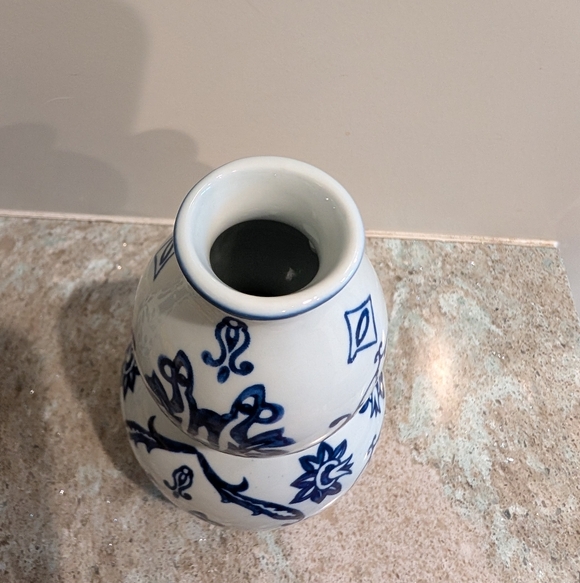 Bombay Company Blue & White Floral Ceramic Vases Set of 2 ~ Diffuser Incense - Picture 9 of 12